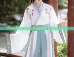The Charm of Plus-Size Cheongsam-Wearing Female Students