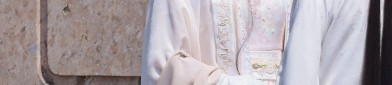 Daily Commuting in Ming-Style Cross-Collared Short Jacket with Pipa Sleeves and Hanfu Robe
