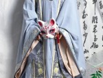 Embracing the Traditional:蚀骨旗袍与遮肚大肚子之美
