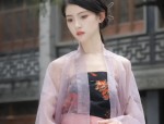 Maternal Love in Traditional Chinese Style:A Journey Through Hanfu Fashion