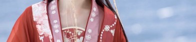 Horse Riding and Hanfu Fashion:A Blend of Ancient Tradition and Modern Elegance