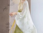 Summer Elegance in Mid-Length Cheongsam:A Fashionable Journey