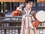 Veiled Elegance:The Ancient Charm of Hanfu with a Silk面纱