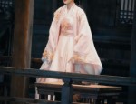Winter Warmth in Hanfu Pengfeng:The Allure of Traditional Chinese Clothing in Cold Weather