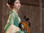 Red Cheongsam Women:Embracing the Neo-Chinese Style