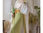 The Elegant Combination of a Horseface Skirt with a High-End Top