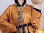 The Sword-Wielding Beauty in Hanfu:The Enigma of a Modern Hanfu Swordswoman