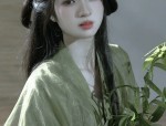 The Enchantment of the Horseface Skirt:A Love Letter to Traditional Chinese Clothing