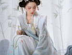 Maternity Cheongsam:Embracing Pregnancy in Traditional Elegance