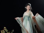 Maternity Cheongsam:Embracing Pregnancy in Traditional Elegance