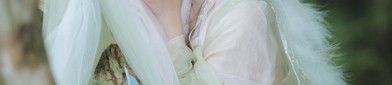 Ancient Charm in Modern Times:A Girl Childs Guzheng Performance in Traditional Hanfu Costume