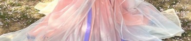 The Enchantment of a Pink Horseface Skirt in the Vastness of the Thousand-Mile Landscape