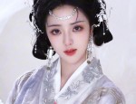 Youth Embracing the Cheongsam:Cultural Fusion in Traditional Chinese Dress