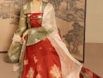 Elite Girls in Traditional Chinese Splendor:The Rise of High-End Hanfu Fashion