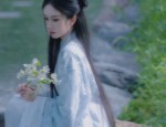 The Elegance of Cheongsam-Clad Women in Single Shoes