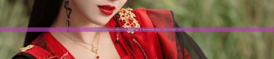 Elegant Red Over Black:The Charm of a Horsehide Skirt and a Bold Top