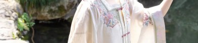 Vintage Purple Cheongsam:A Glimpse into Traditional Elegance