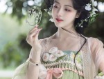 Fu Rongs Hanfu Style from Ruyis Fragrance:A Closer Look into the Traditional Elegance
