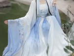 Ultra-Thin Tang Suit:A Blend of Traditional Elegance and Modern Comfort