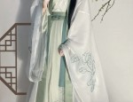 Enchanting and Dominating:The Allure of the Waist-Length Hanfu for the Super-Chic Woman