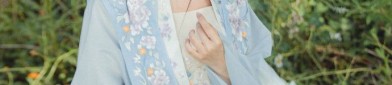 The Evolution of Sleeve-Adjusted Cheongsam:Embracing Traditional Elegance with Modern Innovations