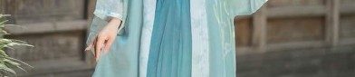 Modernizing Traditional Hanfu Fashion:A Maternal-Offspring Duo in Harmony