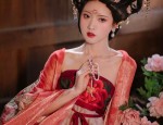Reimagining Hanfu Fashion:An Innovative Version of Song-Style Hanfu