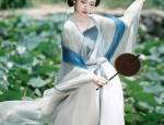 Summer Elegance in the Traditional Chinese Attire:The Waist-Length Hanfu