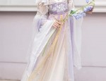 The Elastic Charm of Un-Slit Cheongsam:A Closer Look