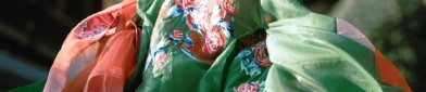 The Sword-Wielding Beauty in Hanfu:The Enigma of a Modern Hanfu Swordswoman