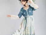 Elegant Winter Hanfu for Girls:A Guide to Traditional拜年披风