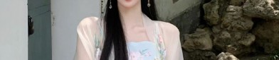 The Elegance of Qipao and White Shoes:A Fashionable Fusion