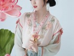 The Splendor of Ancient王爷的汉服，历史与文化的交织