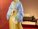 Mid-Length Sleeve Cheongsam Skirt with Three-Quarter Length Thin Fabric Design