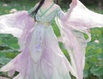 The Enigma of Pearl-Adorned Waist-Chain Ma Mian Skirt:A Blend of Elegance and Tradition
