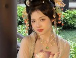 The Traditional Elegance of Ear-Cleaning Practitioners in Hanfu Costume