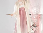 Traditional Elegance:The Revival of Hanfu and Tangzhuang for Adult Women