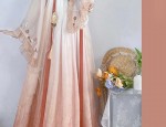 Winter Warmth in Hanfu Pengfeng:The Allure of Traditional Chinese Clothing in Cold Weather
