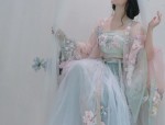 The Splendor of Hanfu in the Night:A Study on the Han Xizais Night Banquet Paintings