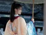 Tall and Elegant in a Red Horseface Skirt:The Long-lasting Fashion Statement
