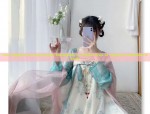 The Elegance of Long Purple Cheongsam A Cultural Icon of Chinese Traditional Beauty