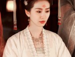 The Elegance of a Black毛衣with a Horseface Skirt