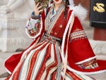 The Elegance of a Qipao for the Mother-in-Law at the Wedding Banquet