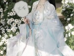 The Charm of Cheongsam:A Closer Look at Its Half-Sleeve Blouse
