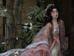The Evolution of Cheongsam as a Traditional Chinese Wine Service Dress