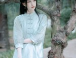 Winter Warmth in a Girls Hanfu Cape:A Guide to Styling Childrens Traditional Chinese Clothing