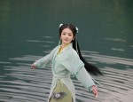 Ancient Style Girl with Horseface Skirt and Hairpin Elegance