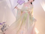 Curvier Sisters Embrace of Chinese Cheongsam:The Beauty of Flagrant Figures in Traditional Elegance