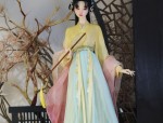 The Smile of a Concubine:A Journey into the World of Hanfu Fashion