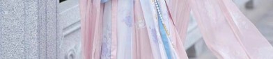 A Little Girl and Her Hanfu Fan:The Enchantment of Traditional Chinese Beauty